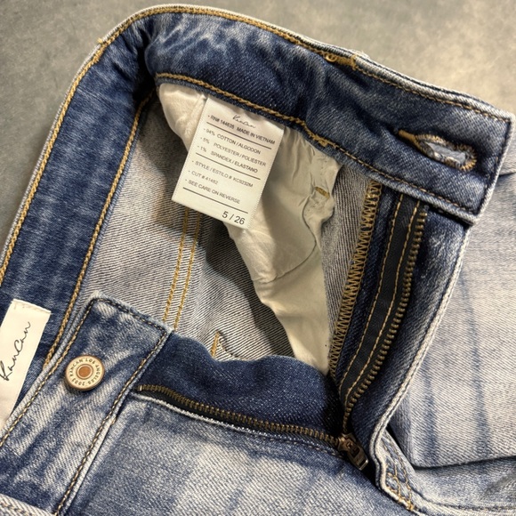 KanCan Mid Rise Distressed Straight Jeans Women’s 5/26 Blue Denim 28x26.5 - Picture 9 of 16